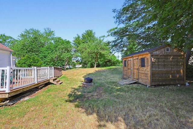 16 Lakeview St, Blackstone, MA 01504