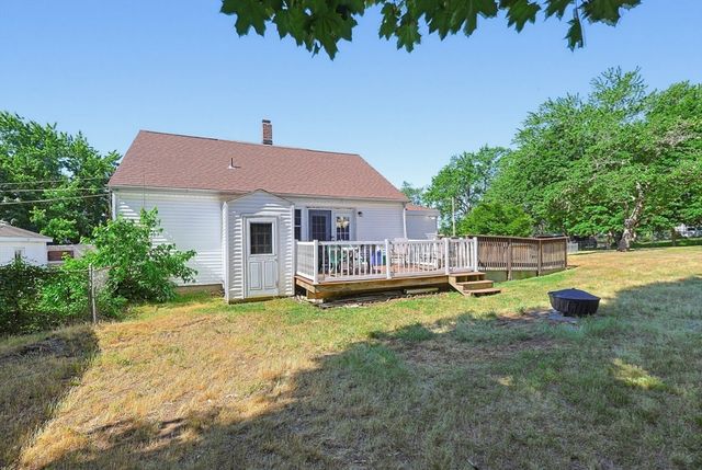 16 Lakeview St, Blackstone, MA 01504