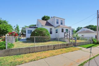 16 Lakeview St, Blackstone, MA 01504