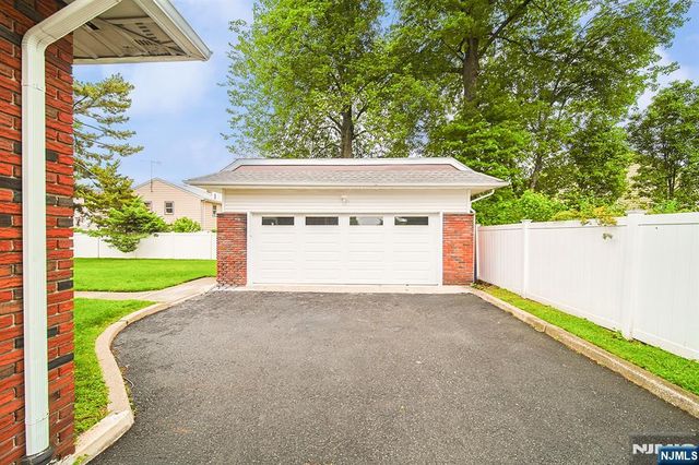 44 Roosevelt Street, Little Ferry, NJ 07643