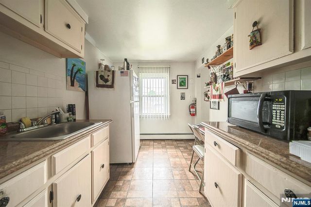 44 Roosevelt Street, Little Ferry, NJ 07643