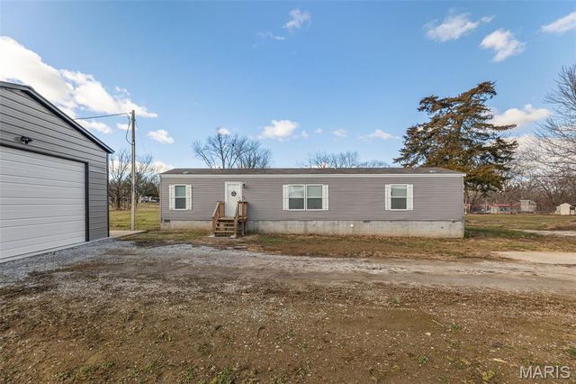 21315 N Emerald Road, Carlyle, IL 62231