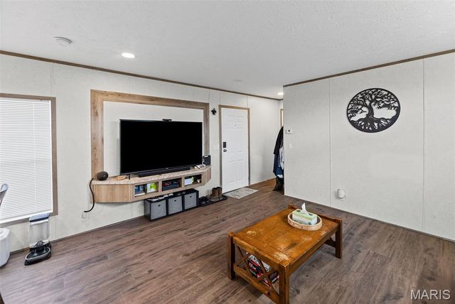 21315 N Emerald Road, Carlyle, IL 62231