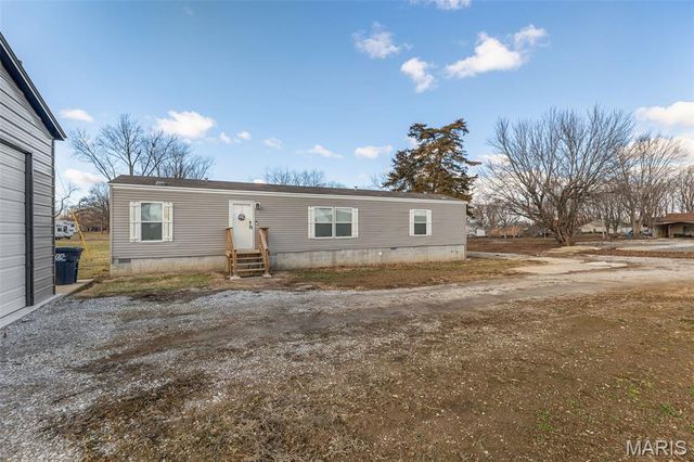 21315 N Emerald Road, Carlyle, IL 62231