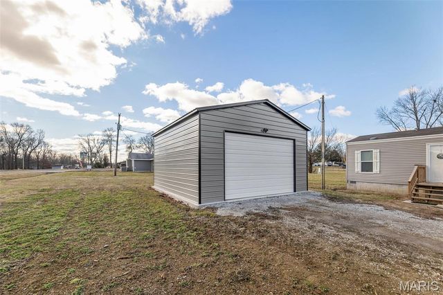 21315 N Emerald Road, Carlyle, IL 62231