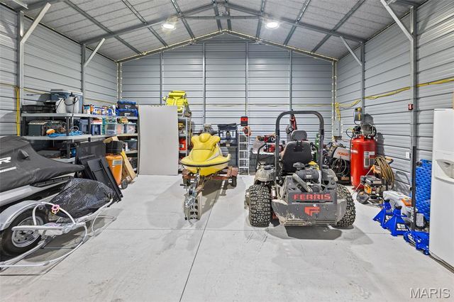 21315 N Emerald Road, Carlyle, IL 62231