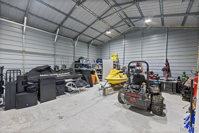 21315 N Emerald Road, Carlyle, IL 62231