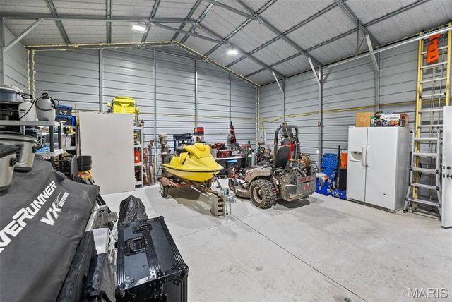 21315 N Emerald Road, Carlyle, IL 62231