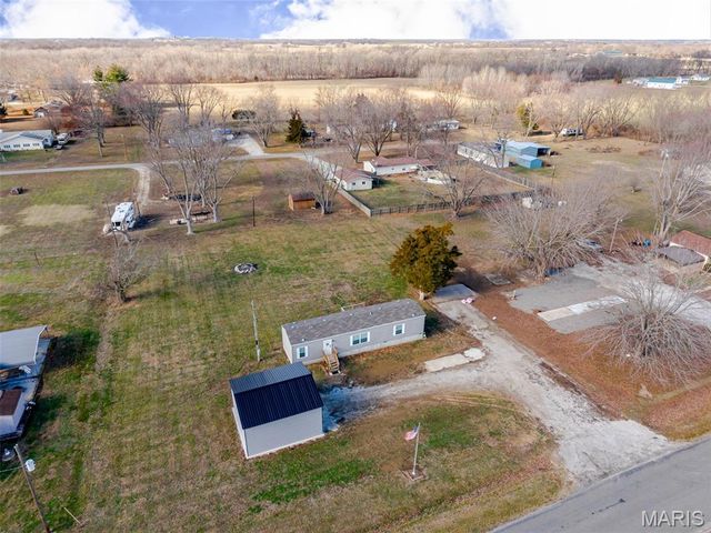 21315 N Emerald Road, Carlyle, IL 62231