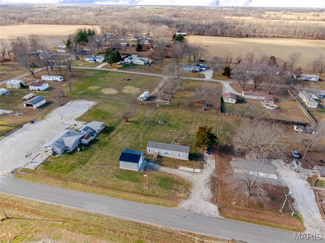 21315 N Emerald Road, Carlyle, IL 62231