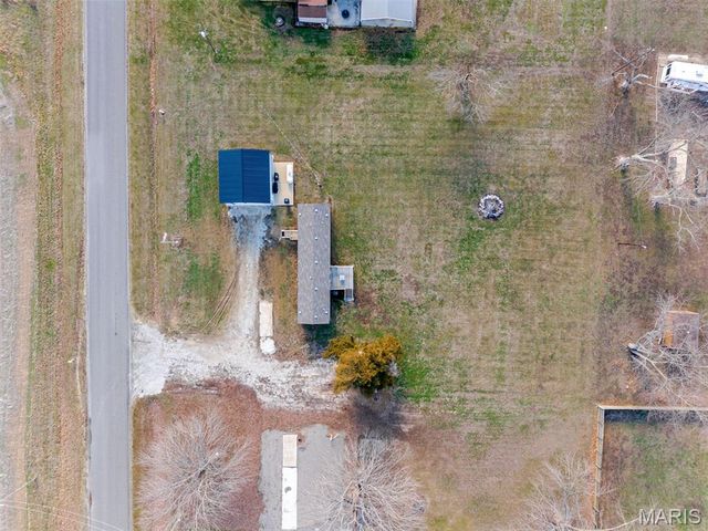 21315 N Emerald Road, Carlyle, IL 62231