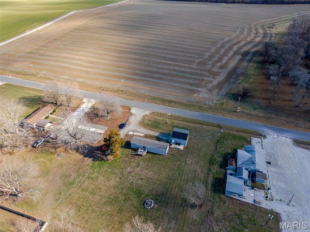 21315 N Emerald Road, Carlyle, IL 62231