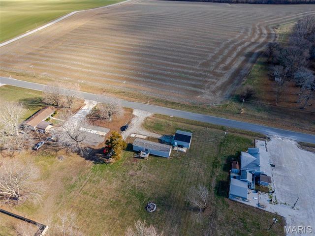 21315 N Emerald Road, Carlyle, IL 62231