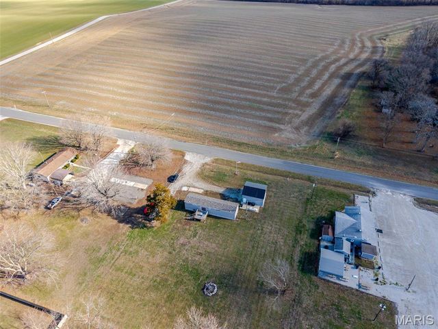 21315 N Emerald Road, Carlyle, IL 62231