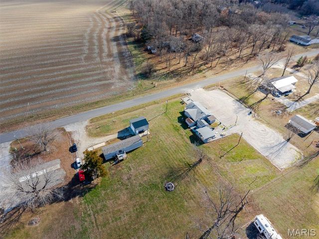 21315 N Emerald Road, Carlyle, IL 62231