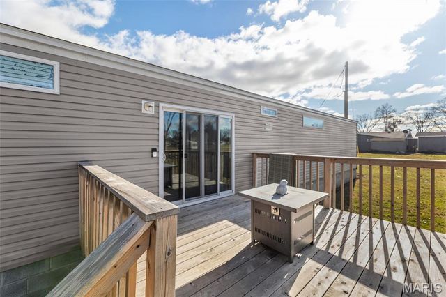 21315 N Emerald Road, Carlyle, IL 62231