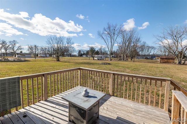 21315 N Emerald Road, Carlyle, IL 62231