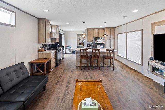 21315 N Emerald Road, Carlyle, IL 62231