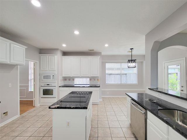 9410 Barretts Glen Court, Houston, TX 77065