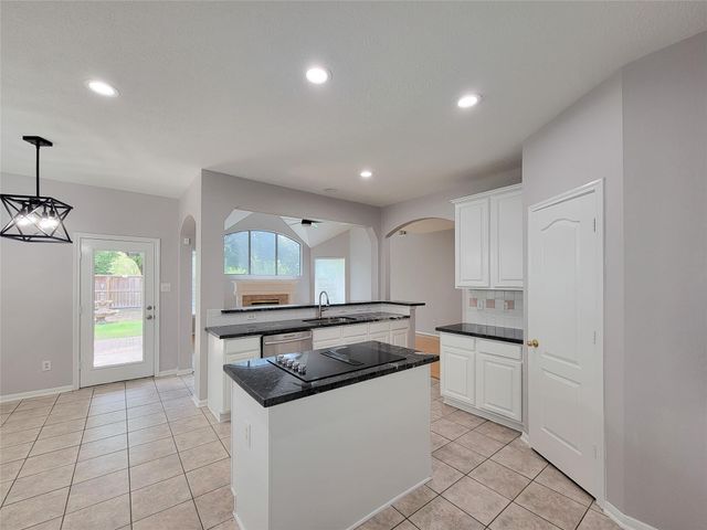 9410 Barretts Glen Court, Houston, TX 77065