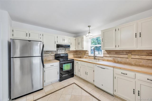 338 Edinburgh Drive, Ridge, NY 11961