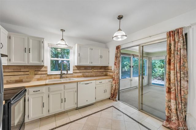 338 Edinburgh Drive, Ridge, NY 11961