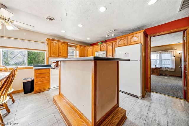 1050 Lake Road, Conneaut, OH 44030