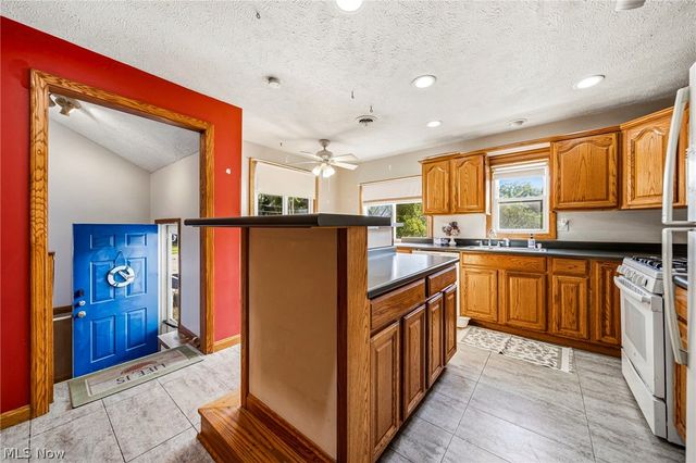 1050 Lake Road, Conneaut, OH 44030