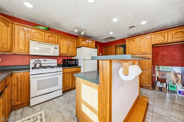 1050 Lake Road, Conneaut, OH 44030