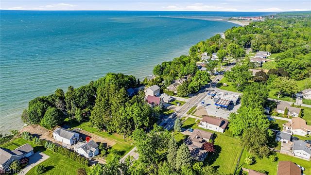 1050 Lake Road, Conneaut, OH 44030