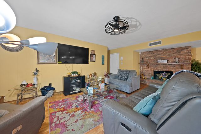 241 S Young Boulevard, Desoto, TX 75115