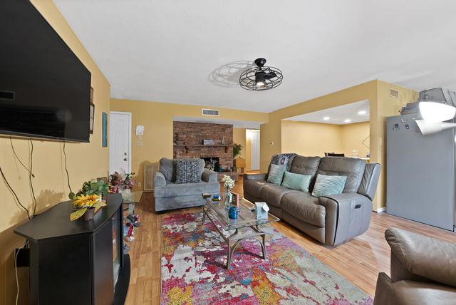 241 S Young Boulevard, Desoto, TX 75115