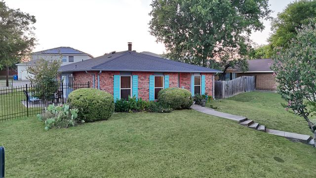 241 S Young Boulevard, Desoto, TX 75115