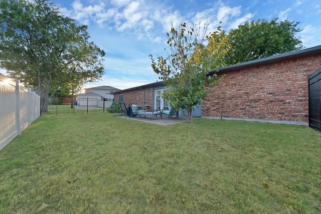 241 S Young Boulevard, Desoto, TX 75115