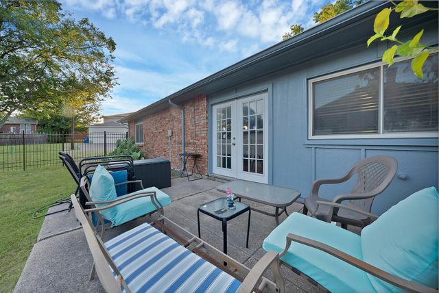 241 S Young Boulevard, Desoto, TX 75115