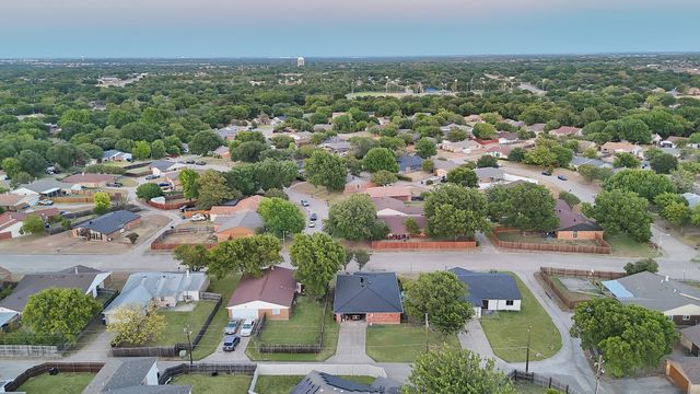 241 S Young Boulevard, Desoto, TX 75115