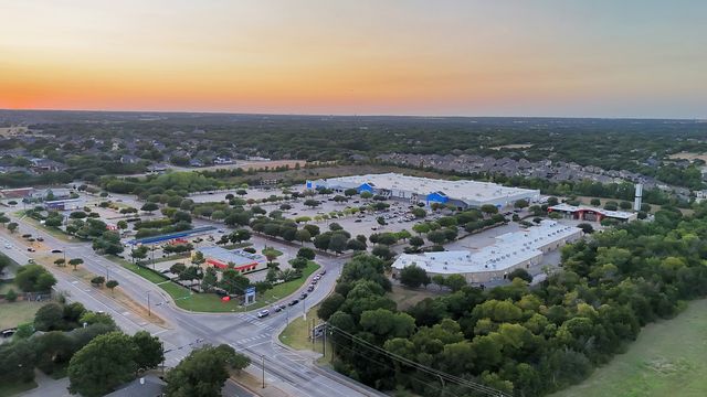241 S Young Boulevard, Desoto, TX 75115