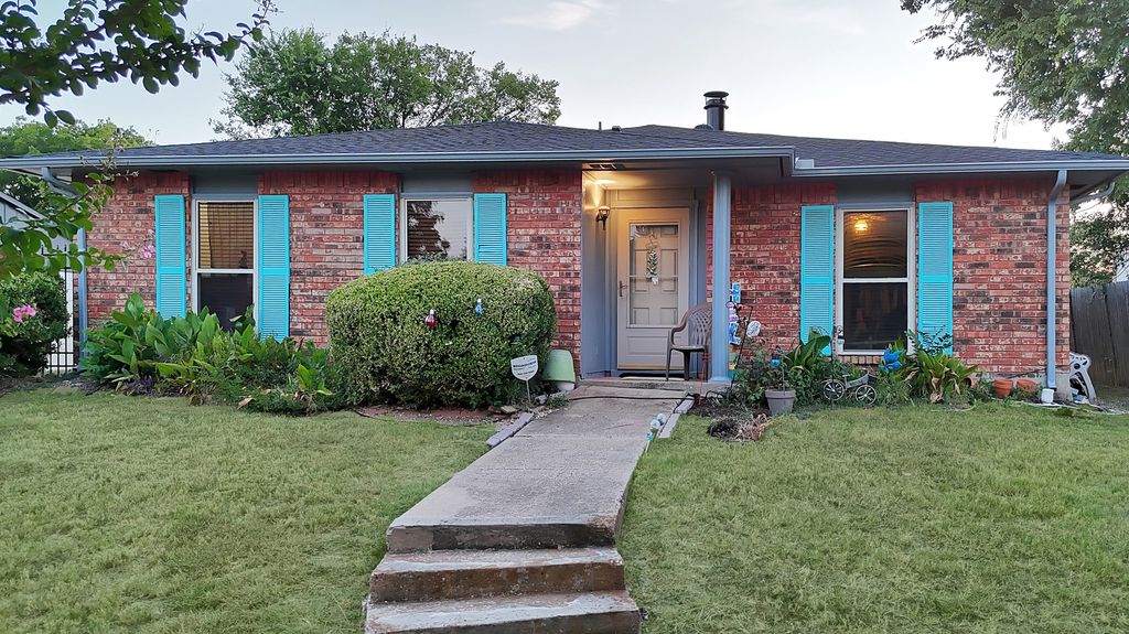 241 S Young Boulevard, Desoto, TX 75115
