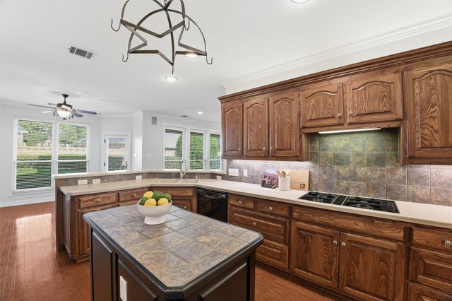 718 Morningside Drive, Mansfield, TX 76063