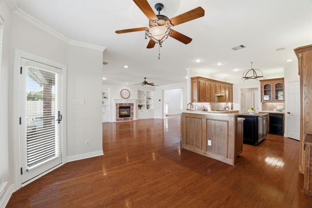 718 Morningside Drive, Mansfield, TX 76063