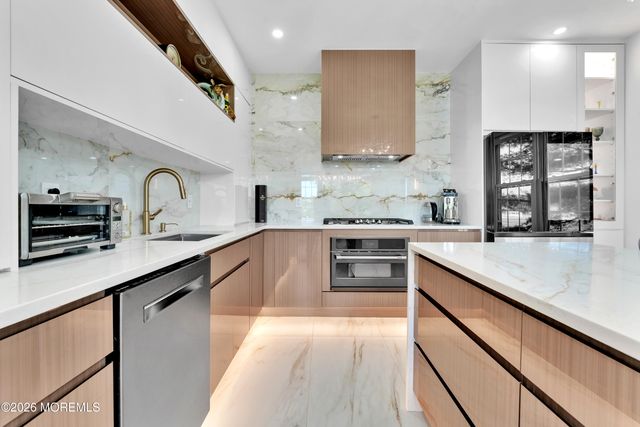 110 Shinnecock Drive, Manalapan, NJ 07726