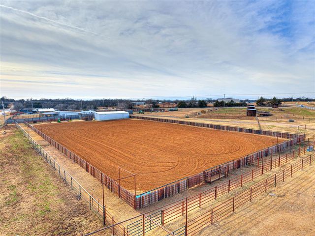 9505 E McElroy Road, Stillwater, OK 74075