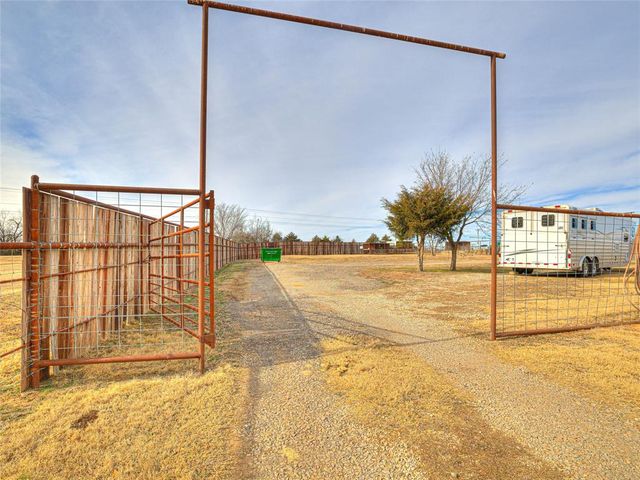 9505 E McElroy Road, Stillwater, OK 74075