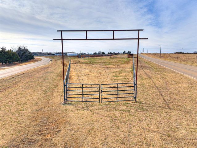 9505 E McElroy Road, Stillwater, OK 74075