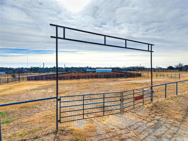 9505 E McElroy Road, Stillwater, OK 74075