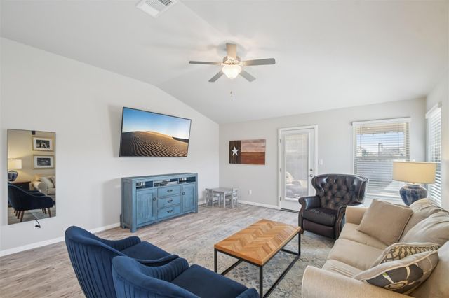 100 Vickers ST, Georgetown, TX 78628