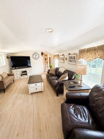 978 Main St, Hanover, MA 02339