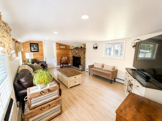 978 Main St, Hanover, MA 02339