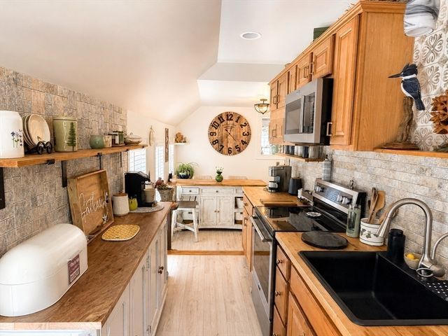978 Main St, Hanover, MA 02339