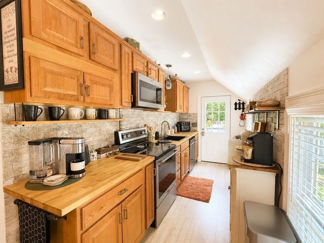 978 Main St, Hanover, MA 02339